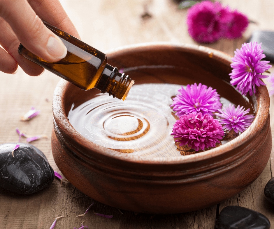 How to Use Essential Oils to Transform Your Mood and Well-being - Calm & Cozy
